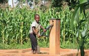 ”Ik weet dat ontzettend veel mensen geen kraan of bron hebben om schoon water uit te putten" beeld EMG