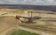 Voor de bruinkoolwinning in Duitsland graven enorme machines hele gebieden af. beeld Wim van den Dikkenberg