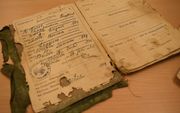 Dit trouwboekje van een Joods echtpaar werd gevonden achter de schoorsteen van een Hattems huis. beeld Historisch Centrum Overijssel