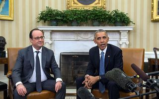 Hollande (l.) bij Obama. beeld AFP