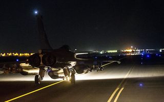 Franse gevechtsvliegtuigen klaar om te bombarderen in Syrie. Beeld AFP
