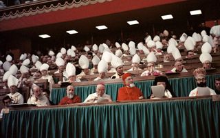 Vergadering tijdens het Tweede Vaticaans Concilie (1962-1965). Foto Wikimedia, Lothar Wolleh