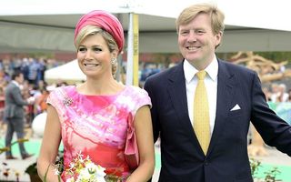 Koning Willem-Alexander en koningin Maxima tijdens hun bezoek aan Almere in de provincie Flevoland. beeld ANP