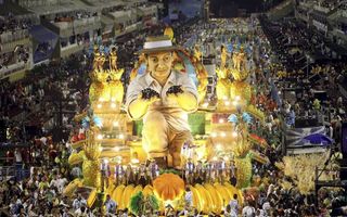 RIO DE JANEIRO. Jaarlijks bezoeken miljoenen mensen het carnaval van Rio de Janeiro. Van een rooms-katholiek feest met heidense elementen is het verworden tot een festijn waarin excessen tot norm worden verheven. beeld EPA