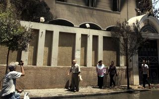 Zijbeuk van de uitgebrande koptische Amir Tadroskerk in de Egyptische stad Minya. Beeld EPA