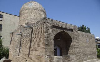Bakstenen koepel boven graftombe van Esther en Mórdechai in Hamadan, Iran. beeld Wikimedia