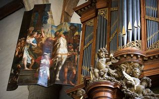 De imposante orgelkas van Duyschot met de beschilderde luiken. Beeld RD, Henk Visscher