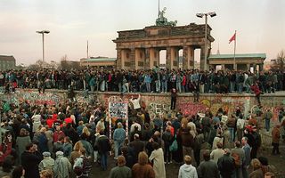 De Muur in Berlijn op 10 november 1989. beeld AFP