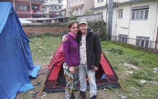 Het Urker stel Hendrik Bakker en Anneke Schenk overleefde de aardbeving in Nepal. beeld Schenk