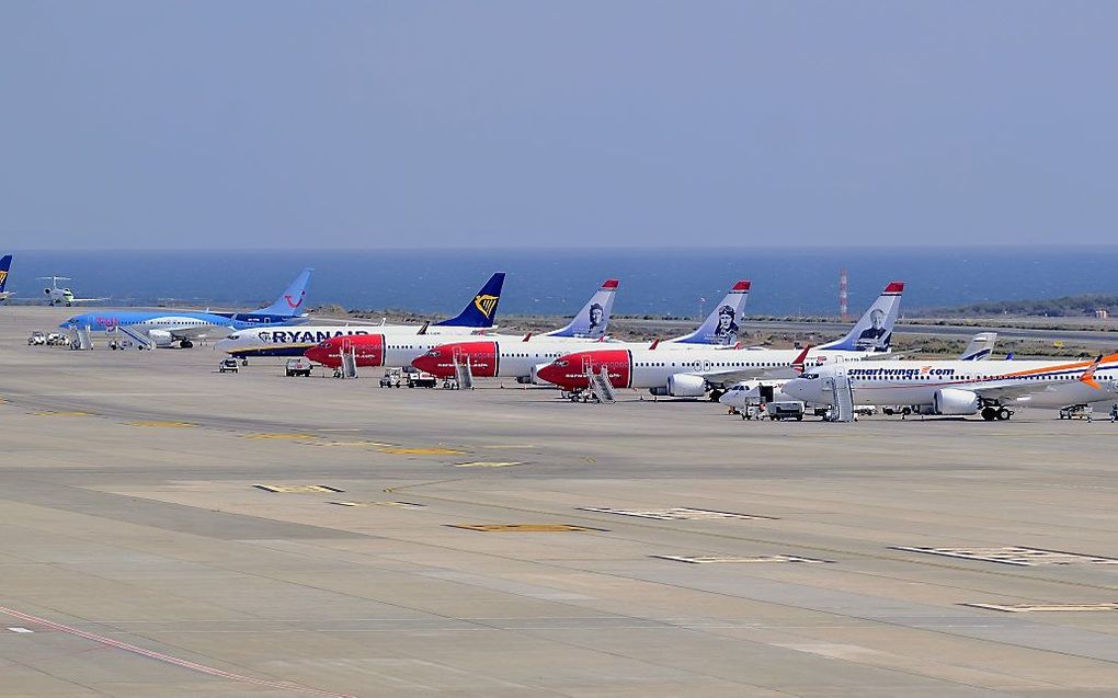 Vijf geparkeerde Boeing 737 Max 8's op een Spaans vliegveld. beeld EPA