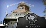 De „Hollandse molen” in de Texaanse plaats Nederland is gebouwd naar een model dat in Nederland nergens te vinden is. beeld RD, Henk Visscher