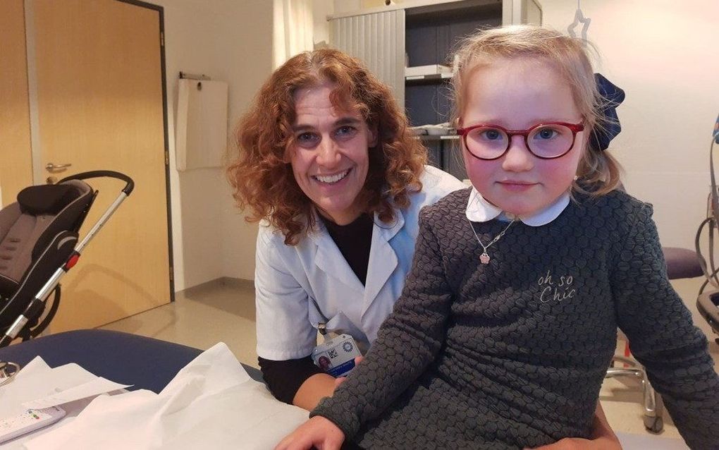 Lize van Hemert met cardioloog dr. van Iperen-Schutte. beeld fam. Van Hemert