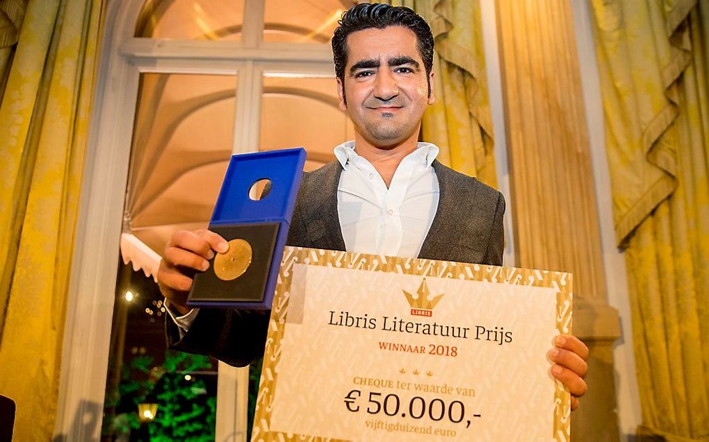 Murat Isik wint met het boek Wees onzichtbaar de Libris Literatuurprijs 2018. beeld ANP