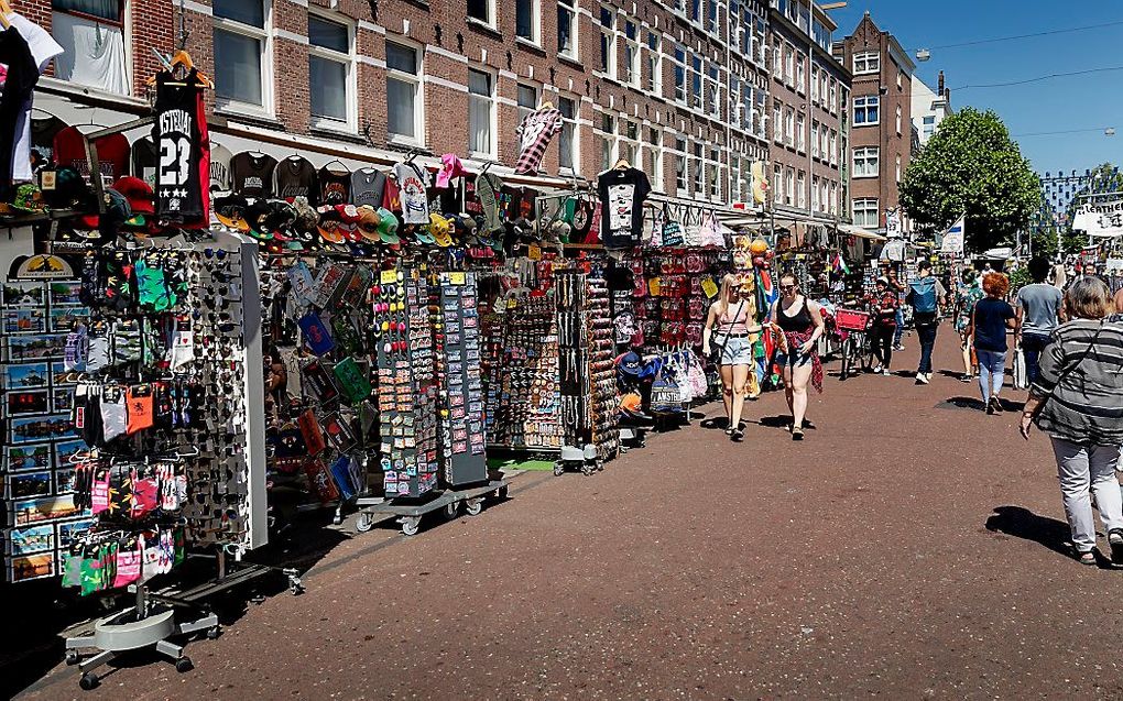 Een markt op de Albert Cuypstraat in Amsterdam. beeld ANP