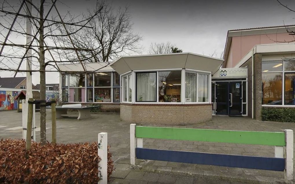 Christelijke basisschool Mids de Marren in Gaastmeer telt negentien leerlingen en dreigt dicht te gaan.  beeld Google Streetview