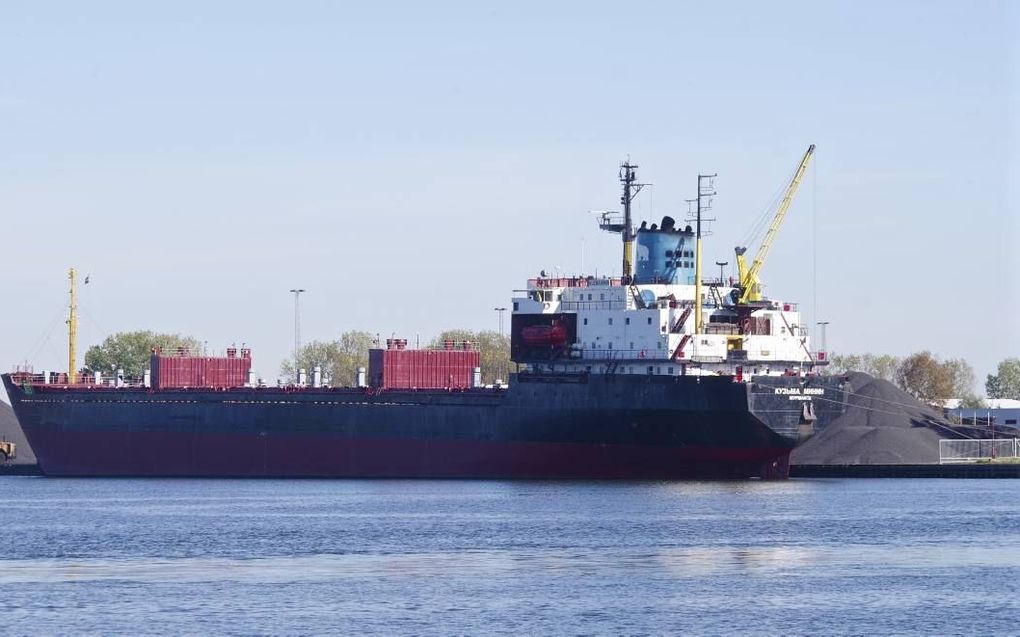 Al maanden ligt het Russische vrachtschip Kuzma Minin in Terneuzen aan de ketting. Zeemanshuis Seamen’s Club voorziet de opvarenden dezer dagen van voedsel.  beeld  Van Scheyen Fotografie