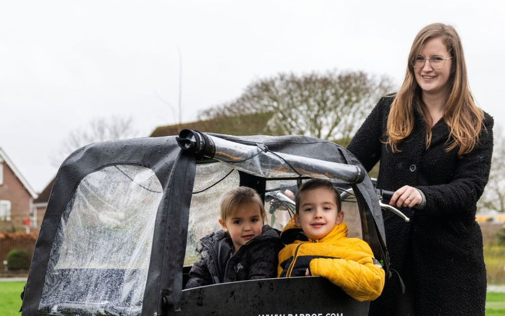 Annemieke Adriaansen met haar kinderen. beeld Jeroen van Eijndhoven