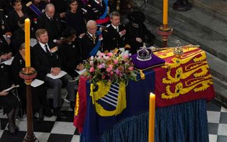 De anglicaanse aartsbisschop Justin Welby hield maandag een preek tijdens de uitvaartdienst van de Britse koningin Elizabeth in Westminster Abbey in Londen. beeld AFP, Gareth Fuller