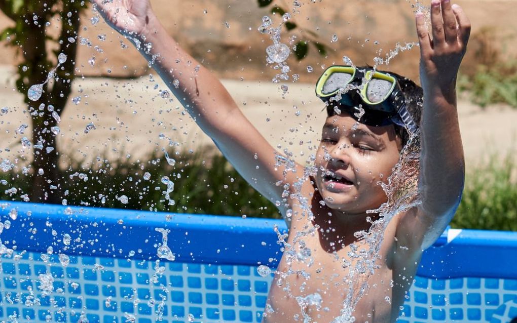 Sinds de coronatijd hebben veel meer mensen een zwembad in de tuin. Vaak een flink exemplaar. beeld Getty Images/iStockphoto