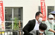 Veiligheidsdiensten arresteren Tetsuya Yamagami, kort nadat hij de Japanse oud-premier Shinzo Abe doodschoot. beeld AFP, Asahi Shimbun