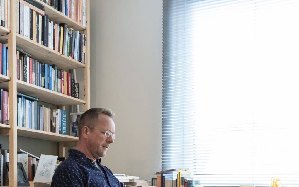 Hilbrand Rozema: „Mijn poëzie is een zoektocht naar geruststelling, al zit er ook wel iets van dreiging in.” beeld Sjaak Verboom