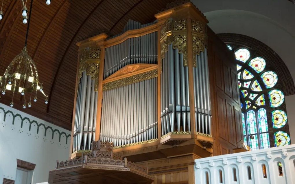 Het Steinmeyerorgel in de Adventskerk in Alphen aan den Rijn. beeld via www.simonstelling.nl