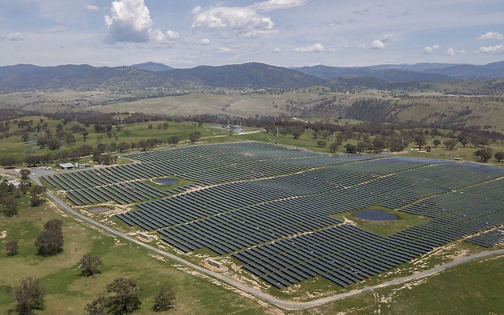 Luchtfoto van een zonneweide in Williamsdale, Australië. beeld EPA, Mick Tsikas