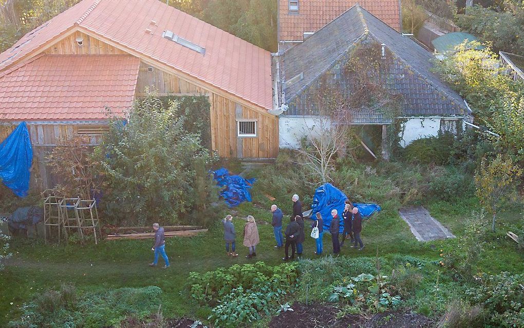 De rechtbank is woensdagmiddag zelf gaan kijken in de ruimtes in de boerderij in Ruinerwold waar twee weken geleden de 67-jarige Gerrit Jan van D. en zijn vijf vermoedelijke kinderen werden aangetroffen. beeld ANP