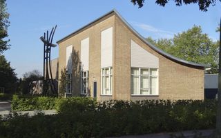 De Oenenburgkerk in Nunspeet, waar de generale synode van de Christelijke Gereformeerde Kerken dinsdag bijeenkomt. beeld RD