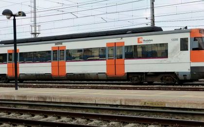 Een dode bij ongeluk met forensentrein bij Barcelona, zeker 14 gewonden.