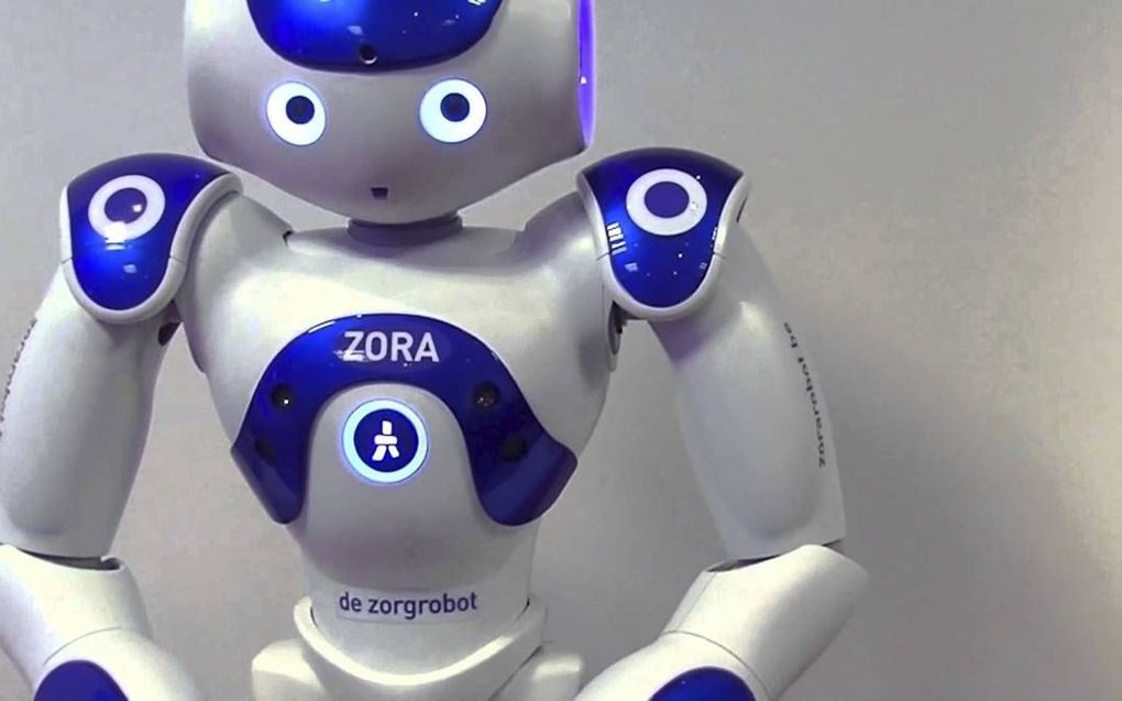 DEN HAAG. Zora de Zorgrobot wordt in de ouderenzorg ingezet als gezelschapsmaatje. Ze helpt bijvoorbeeld met beweegoefeningen. beeld Zorabots