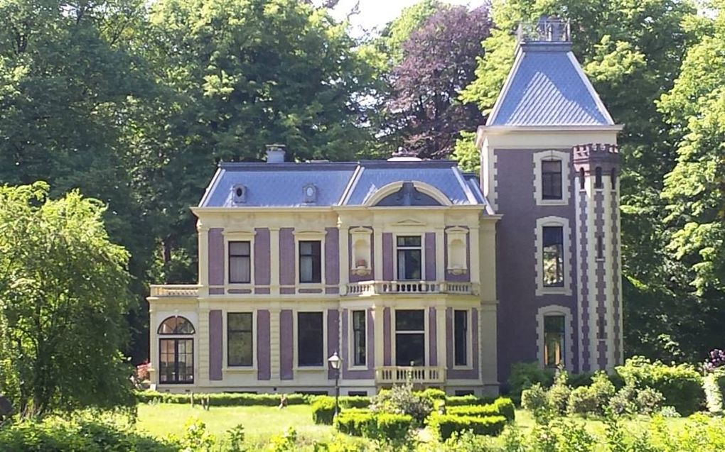 Ondernemer Kooyman en zijn onderwijskundig team willen een particuliere christelijke school vestigen in het Puttense landhuis Groot Spriel. beeld P. Kooyman