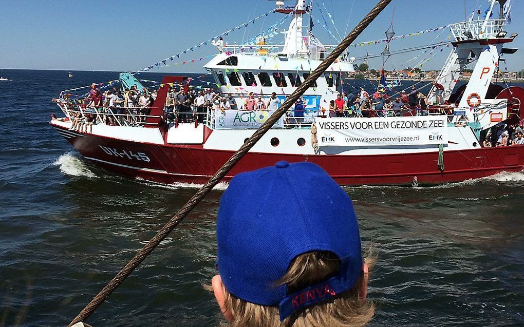 De UK 145 uit Urk, hier gefotografeerd tijdens een vlaggetjesdag, is een van de Nederlandse flyshootkotters. beeld RD