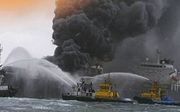 Tanker Burgos in brand. beeld EPA