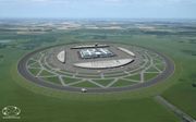 Een artist-impression van een luchthaven met één lange, ronde start- en landingsbaan. beeld NLR