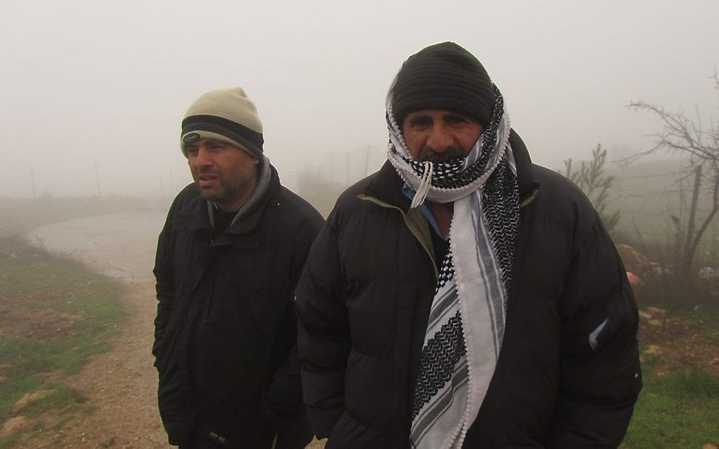 Daher Nassar (r.) en Daoud Nassar (l.) in 2012 op de Tent of Nations/Nassar Farm. beeld Alfred Muller