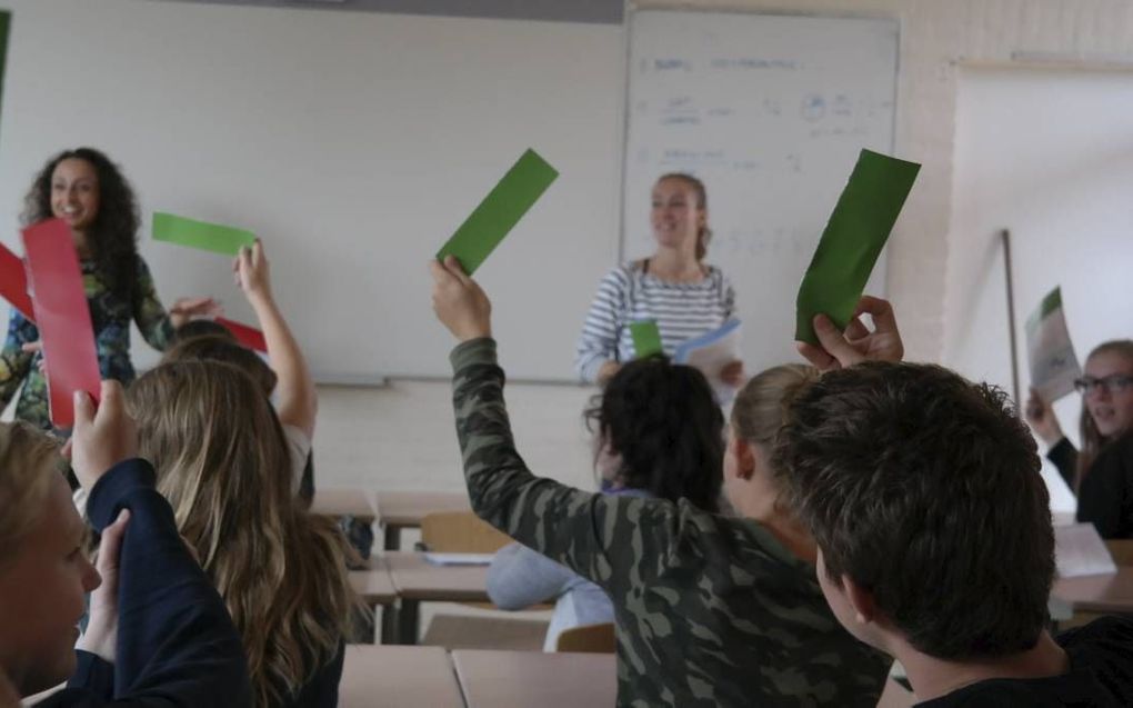 Jongeren die zelf te maken hebben gehad met psychische problemen, geven daarover gastlessen op middelbare scholen beeld stichting MIND
