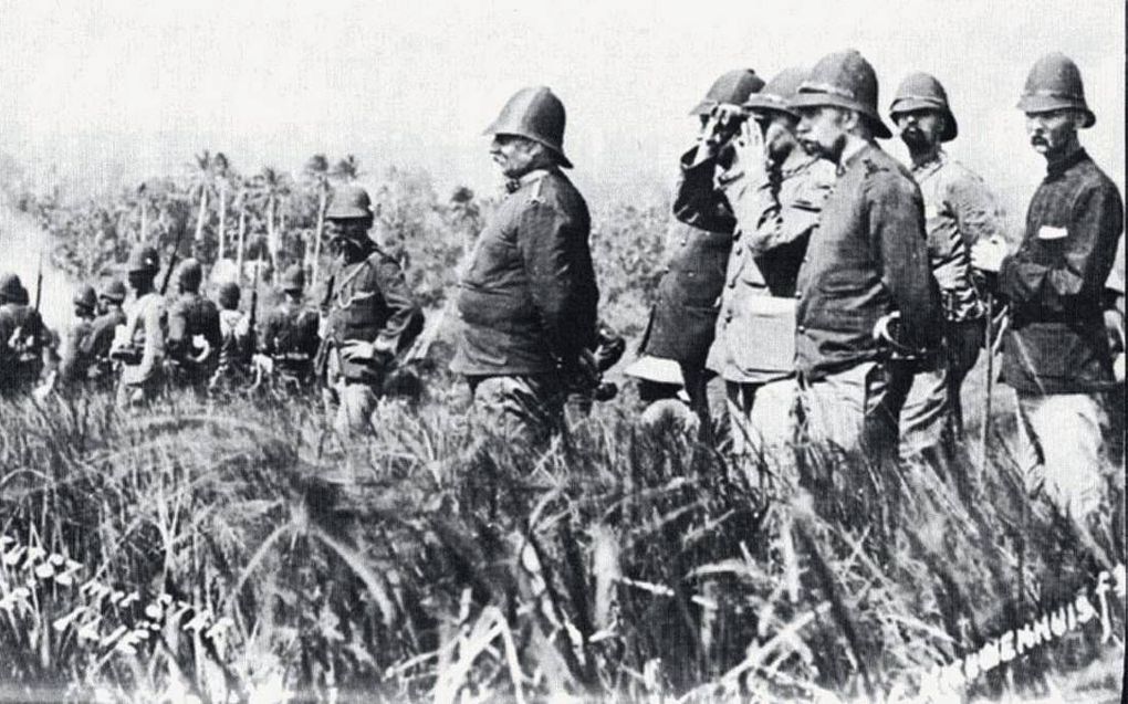 Generaal van Heutsz, de uiteindelijke veroveraar van Atjeh, op expeditie in Noord-Atjeh op 3 februari 1901. beeld Wikimedia
