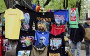 Wat staat er op de T-shirts in Moldavië? Niet de sterren van de Europese Unie, maar de kop van de Russische president.  beeld Floris Akkerman