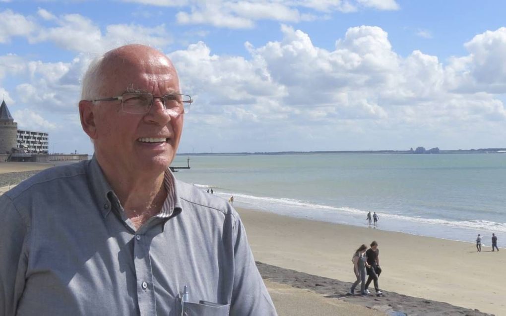 Adrie Blaas (foto) en Adrie Cornelisse schreven samen een boek over de Thoolse visserij. beeld Van Scheyen Fotografie