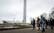 Koningin Maxima bezocht begin dit jaar windmolenpark Nijmegen-Betuwe. Dat park is er gekomen op initiatief van inwoners uit de regio en is hun eigendom. Zulk soort maatschappelijke acties schieten de laatste jaren als paddenstoelen uit de grond. beeld ANP