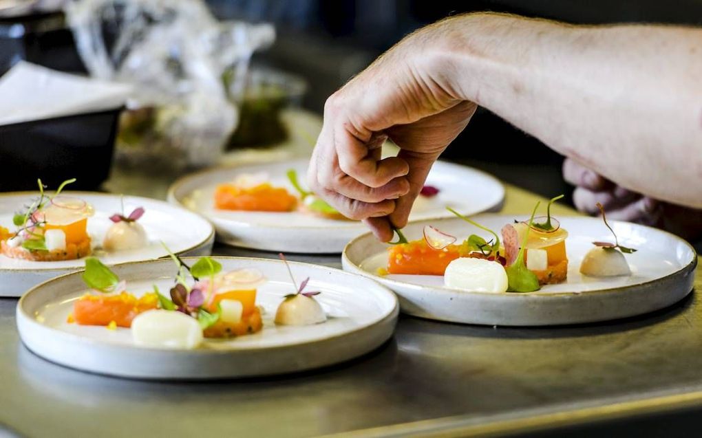 Eten koken is een taak voor mannen en vrouwen, vinden veel jongeren. beeld ANP