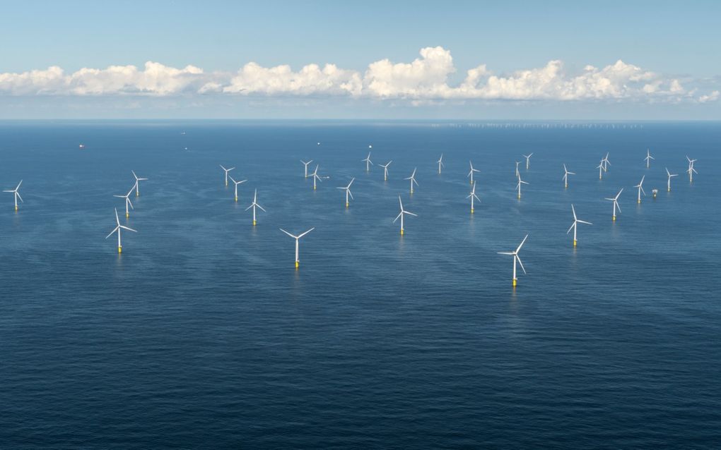 Windparken op zee werden afgelopen tien jaar op schema, binnen budget en zelfs zonder subsidie gebouwd. Foto: Windpark Luchterduinen op de Noordzee.    beeld GettyImages, Aerovista