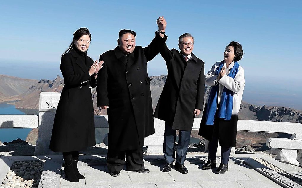 Kim Jong-un en Moon Jae-in in Noord-Korea. beeld EPA