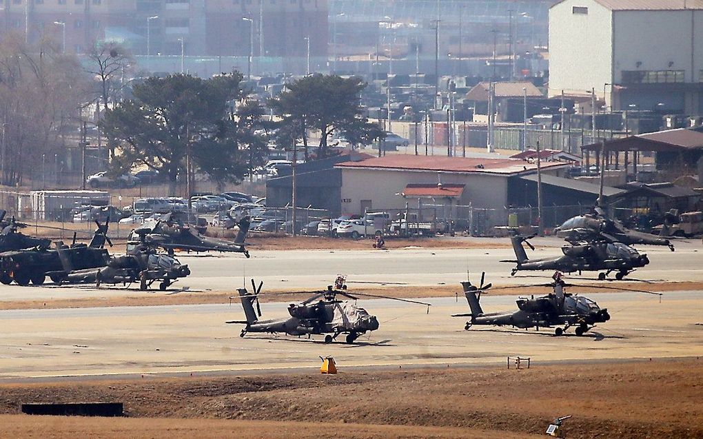 Amerikaanse legerhelikopters in het Zuid-Koreaanse Pyeongtaek. beeld EPA