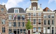 De Leidse afdeling van Navigators moet zich verantwoorden vanwege vermeende discriminatie op grond van geaardheid. Foto: het gebouw van de studentenvereniging in Leiden (tweede van links). beeld NSL