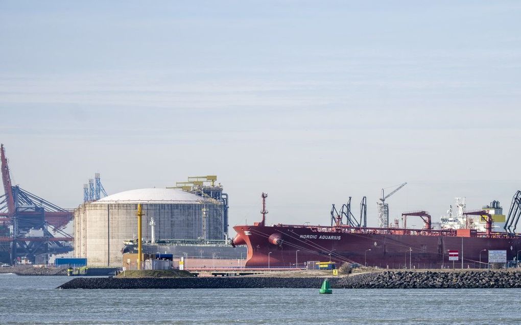 Een olietanker op de Maasvlakte. beeld ANP, Jerry Lampen