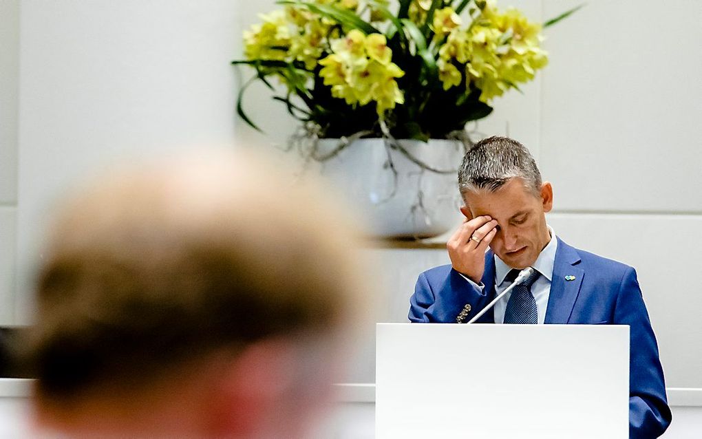 Arjen Dubbelaar (fractievoorzitter Groep de Mos) tijdens een debat over een onderzoek van de rijksrecherche naar de wethouders Richard de Mos en Rachid Guernaoui. beeld ANP