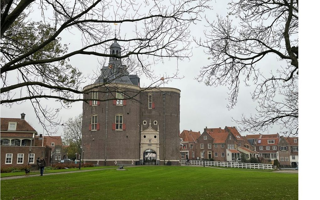 De Drommedaris, een historische stadspoort, is beeldbepalend voor Enkhuizen. beeld RD