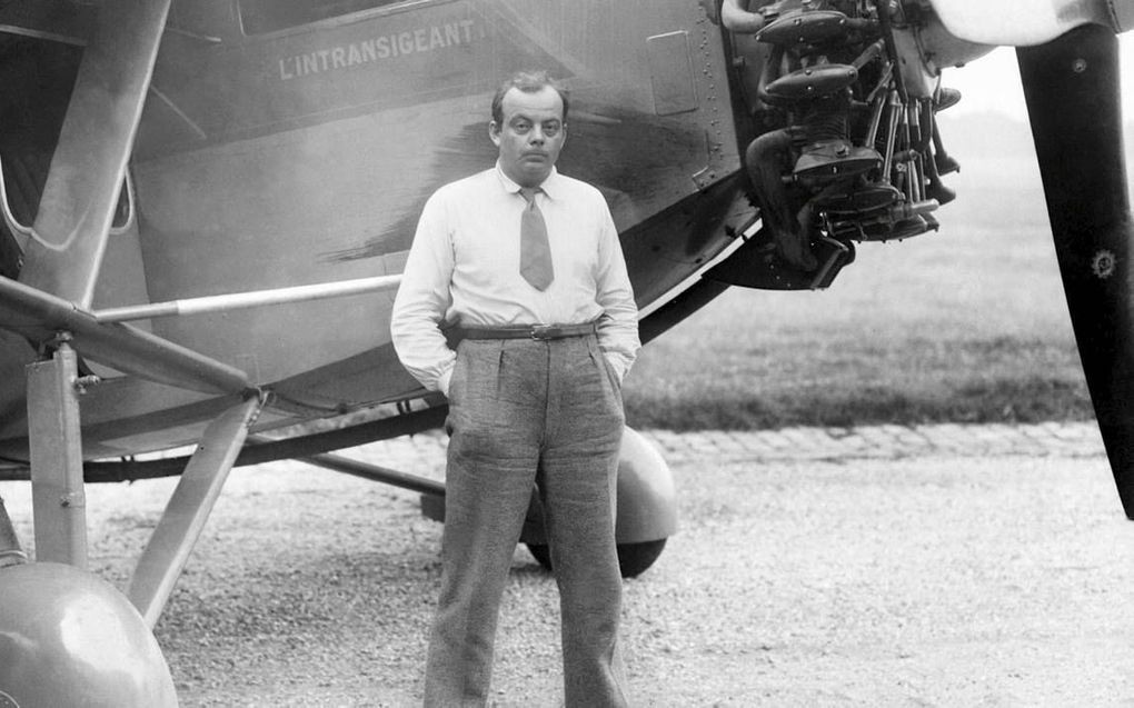 Auteur en piloot Antoine de Saint-Exupéry filosofeert in ”Nachtvlucht” over het volbrengen van een missie. beeld trbimg.com